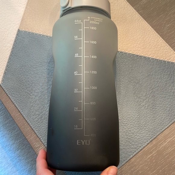 Motivational water jug - Picture 2 of 2